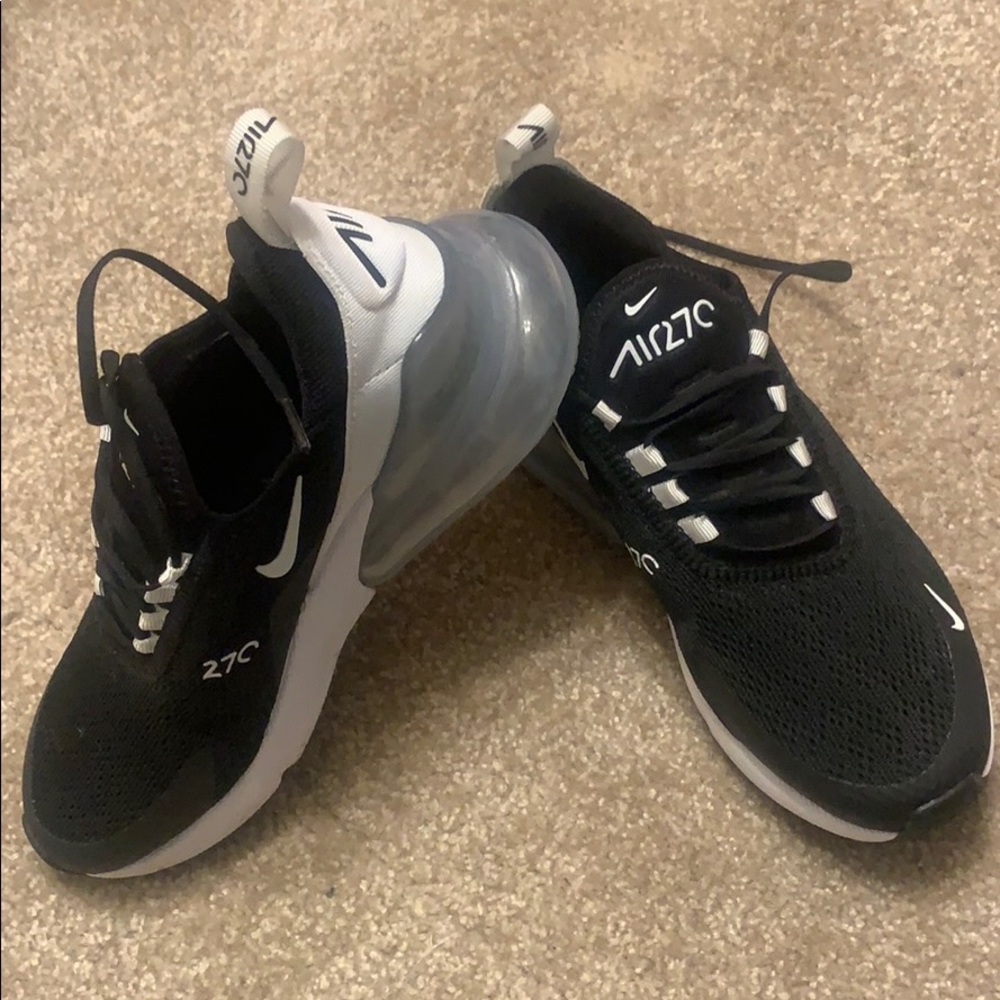 Black and white Nike air max270